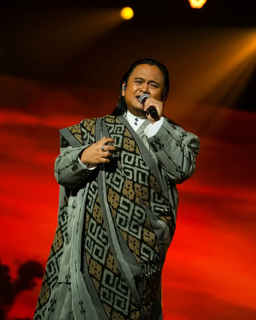 Lumangad Oku Dika - Ryenald Guntabid